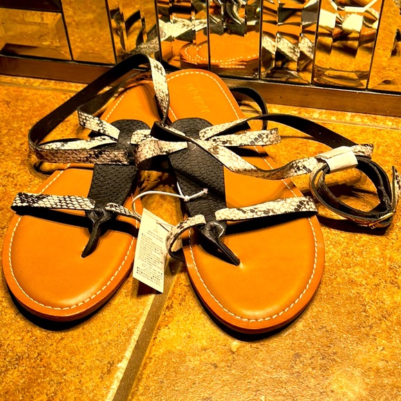Old Navy Shoes - NWT Snake Print Sandals